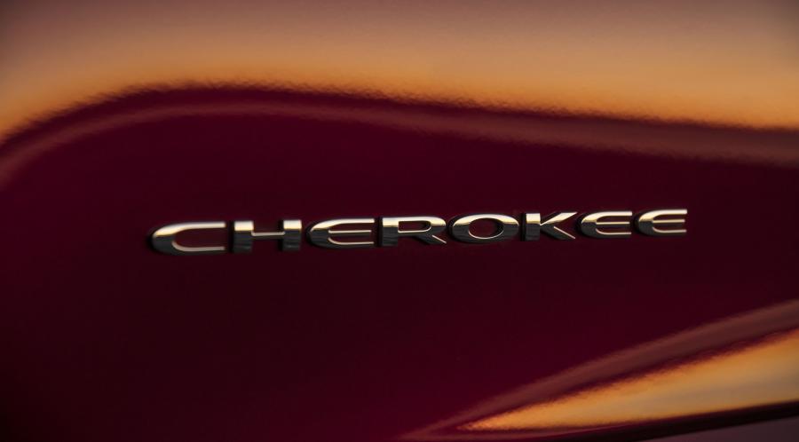 Логотип Jeep Cherokee Overland (KL) 2018 года  (NA) (фото 7 из 33)